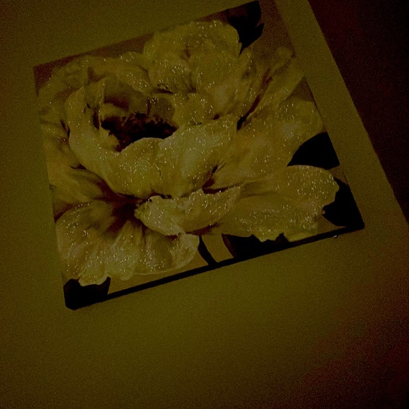 White daisy gilter portrait sale for $309